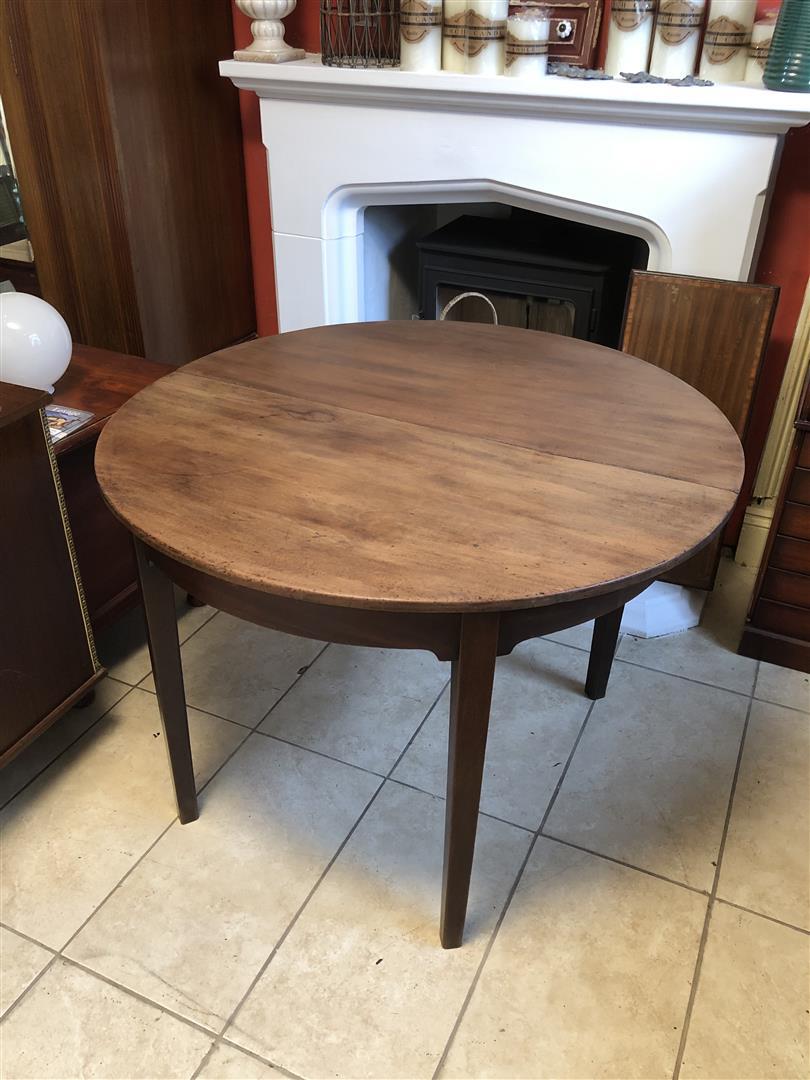 Antique Round Mahogany Drop Leaf Table (1 of 5) Antique Round Mahogany Drop Leaf Table (1 of 5)