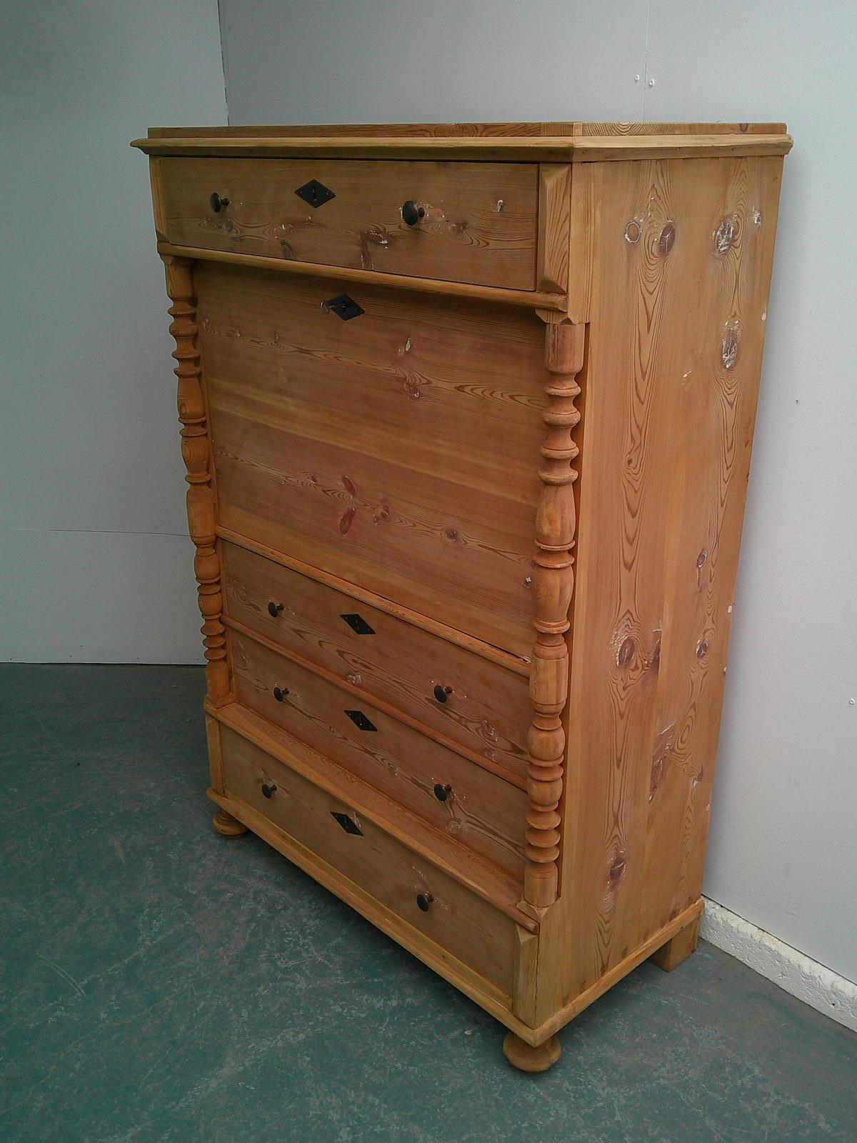 A Great Victorian Antique Pine Ladies Make up Chest of Drawers to Wax / Paint (1 of 13) A Great Victorian Antique Pine Ladies Make up Chest of Drawers to Wax / Paint (1 of 13)