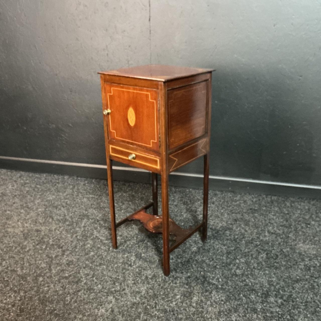 Georgian Mahogany Inlaid Bedside Cupboard (1 of 7) Georgian Mahogany Inlaid Bedside Cupboard (1 of 7)