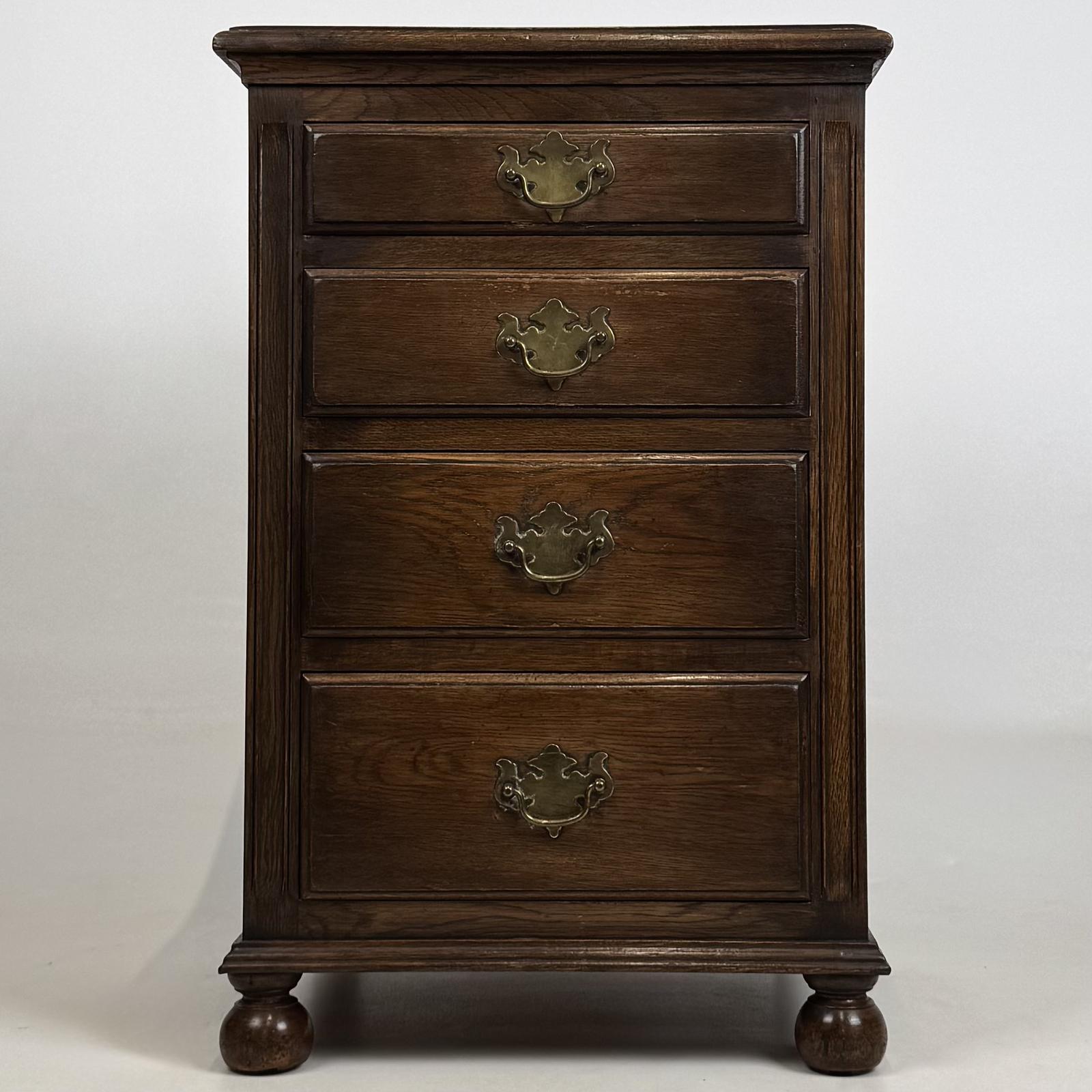 Antique 20th Century Small Edwardian Chest of Drawers in Oak (1 of 11) Antique 20th Century Small Edwardian Chest of Drawers in Oak (1 of 11)