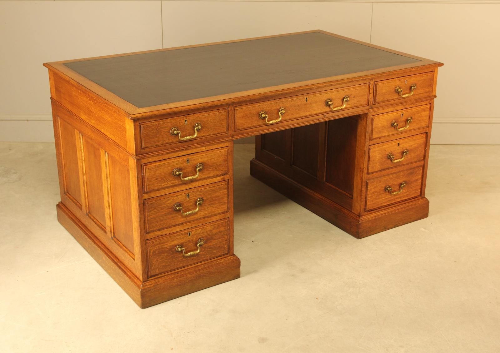 Fine Early 20th Century Oak Banker’s Desk (1 of 11) Fine Early 20th Century Oak Banker’s Desk (1 of 11)