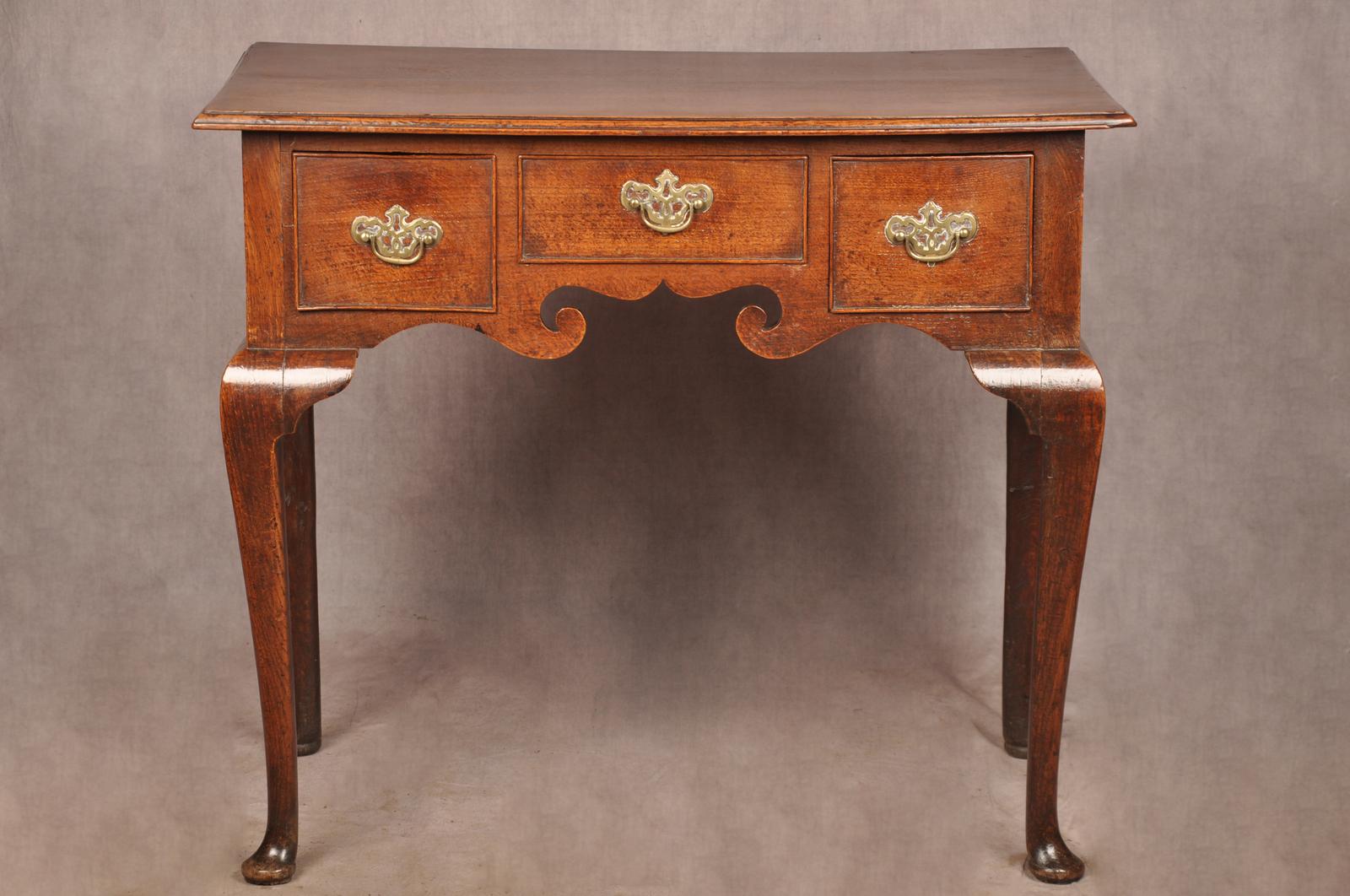 Mid 18th Century Oak Lowboy / Side Table (1 of 15)