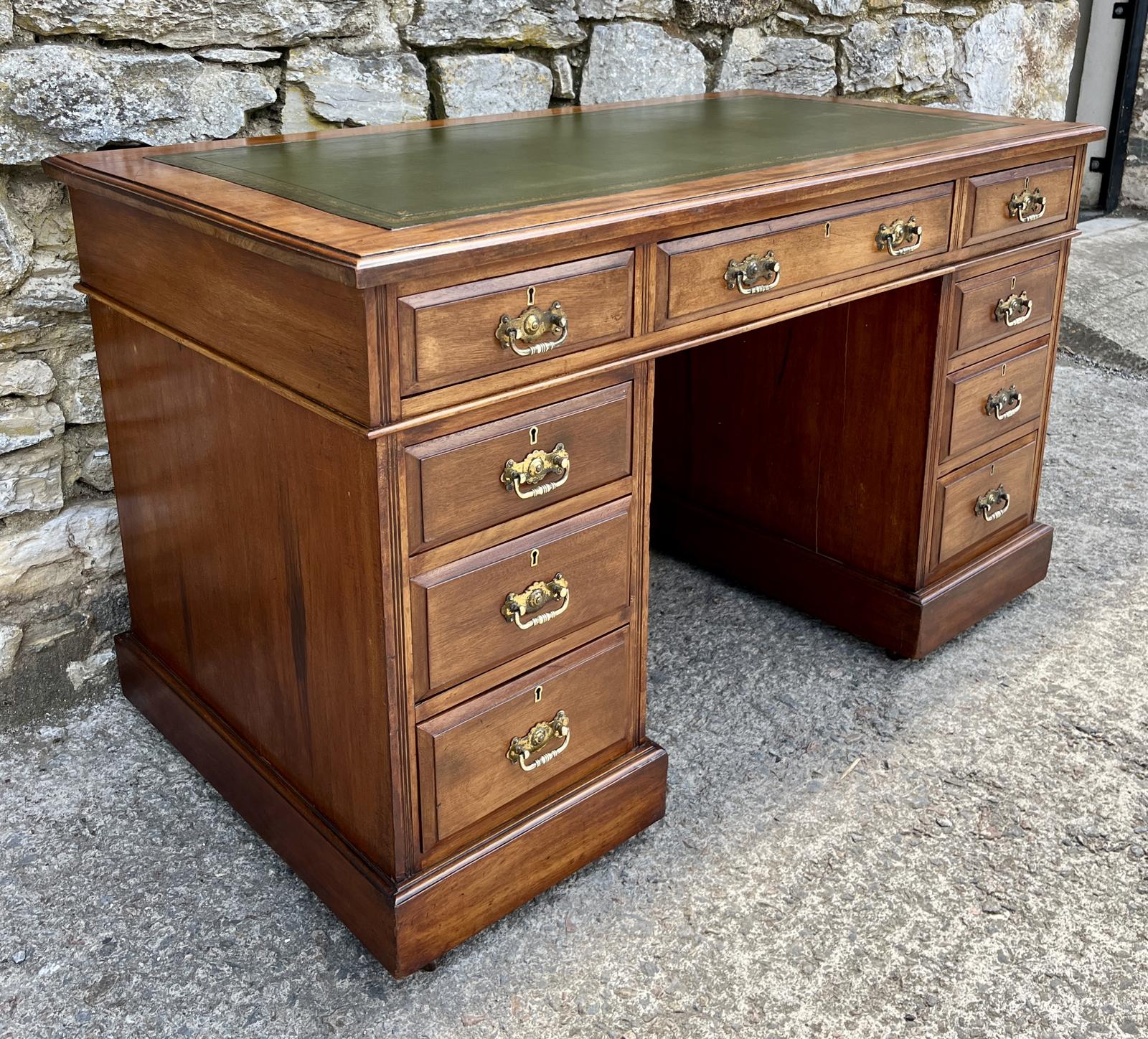 Edwardian Mahogany Pedestal Desk (1 of 17) Edwardian Mahogany Pedestal Desk (1 of 17)