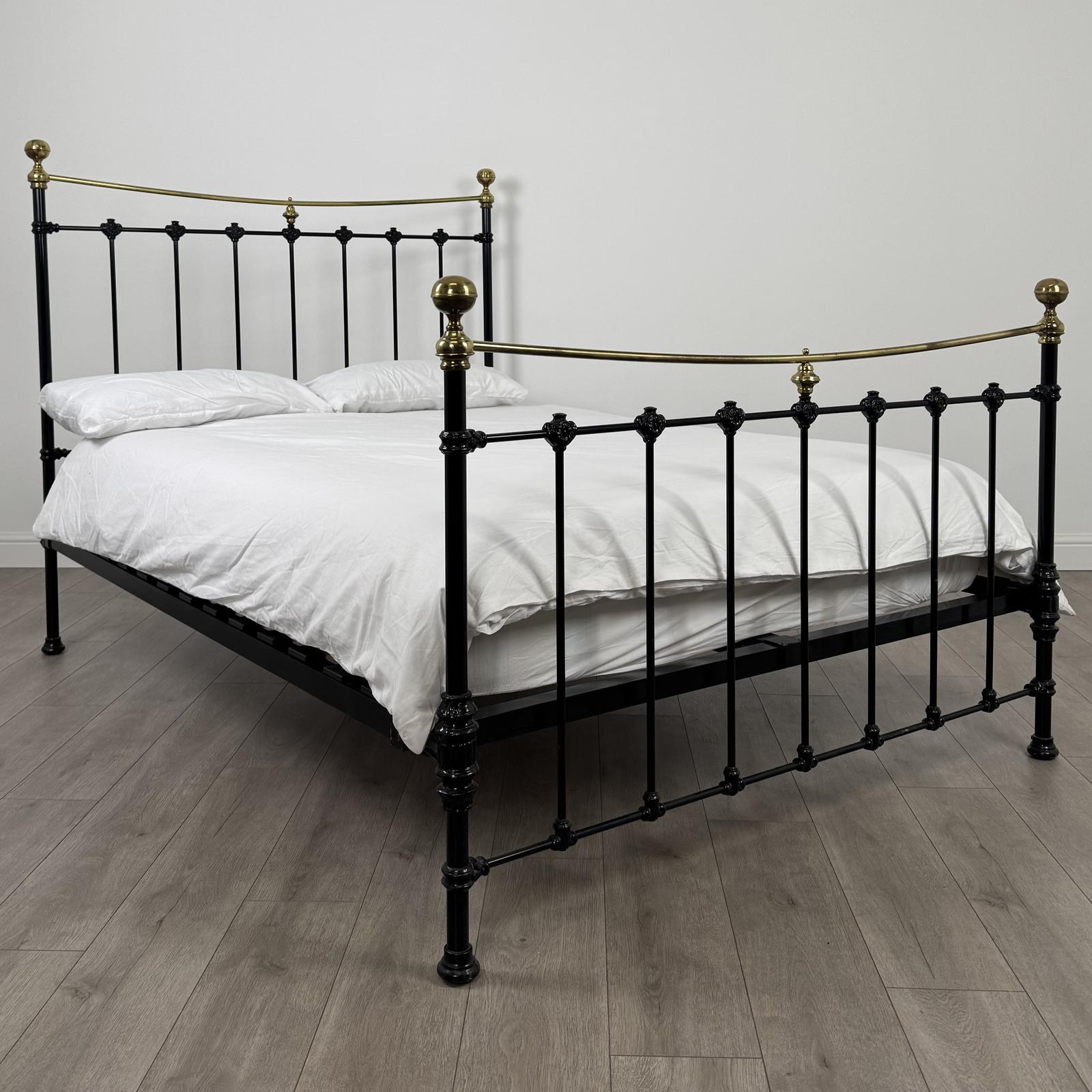 Vintage 20th Century Brass & Iron King Size Bed (1 of 9) Vintage 20th Century Brass & Iron King Size Bed (1 of 9)