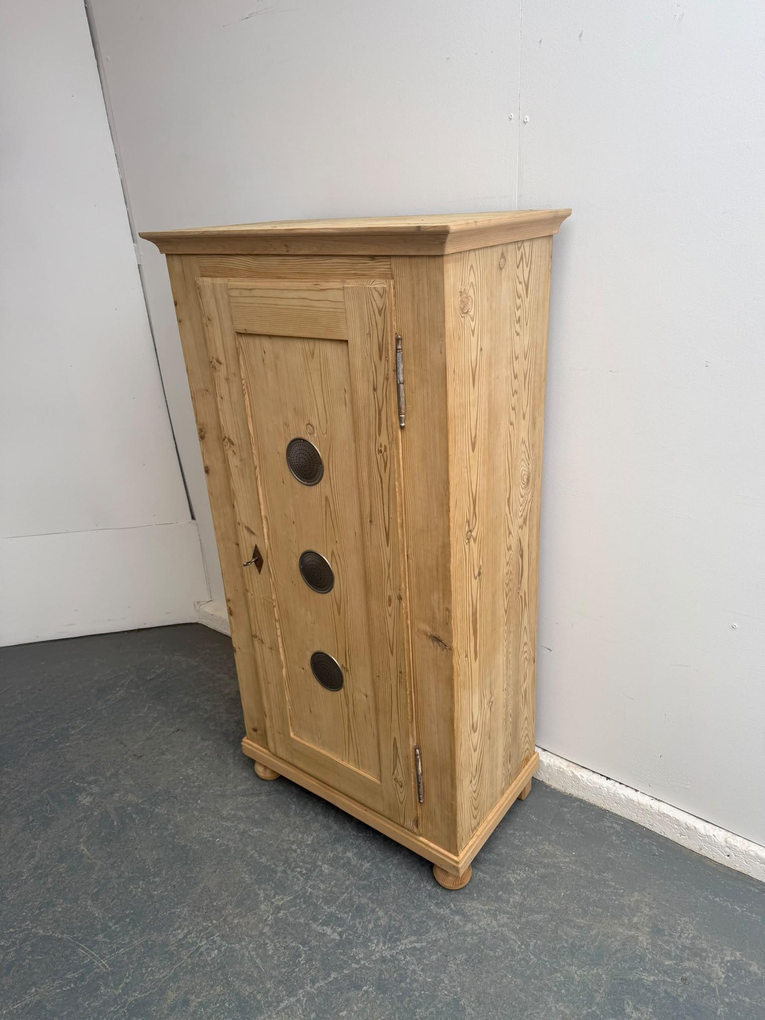 Mint Clean Victorian Antique Pine Vented Kitchen Cupboard to wax / paint (1 of 8) Mint Clean Victorian Antique Pine Vented Kitchen Cupboard to wax / paint (1 of 8)
