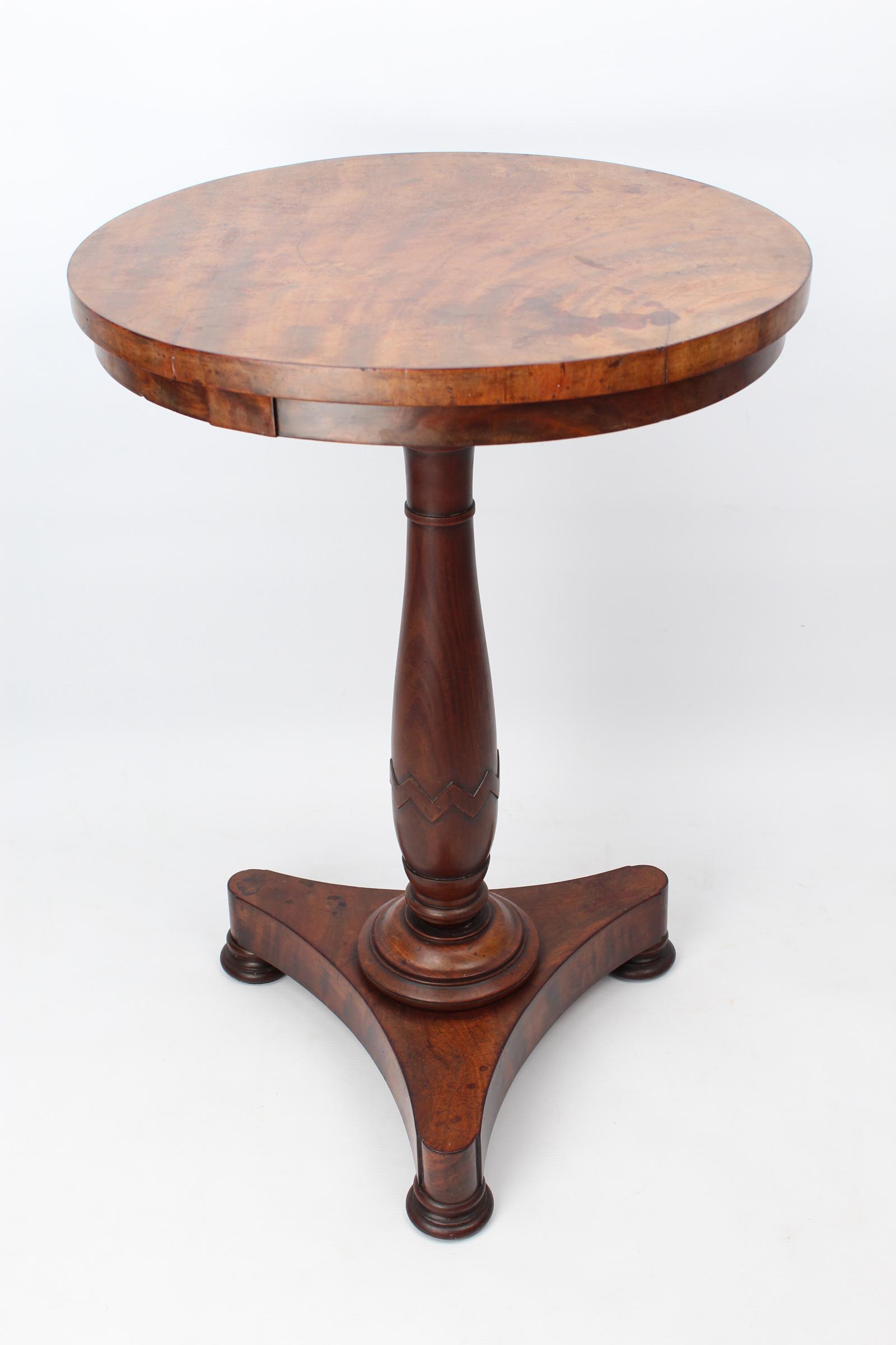 William IV Mahogany Wine Table / Lamp Table (1 of 13) William IV Mahogany Wine Table / Lamp Table (1 of 13)