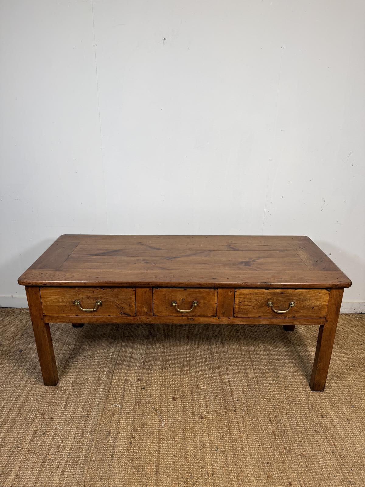 19TH CENTURY FRENCH THREE DRAWER DRESSER BASE (1 of 14) 19TH CENTURY FRENCH THREE DRAWER DRESSER BASE (1 of 14)