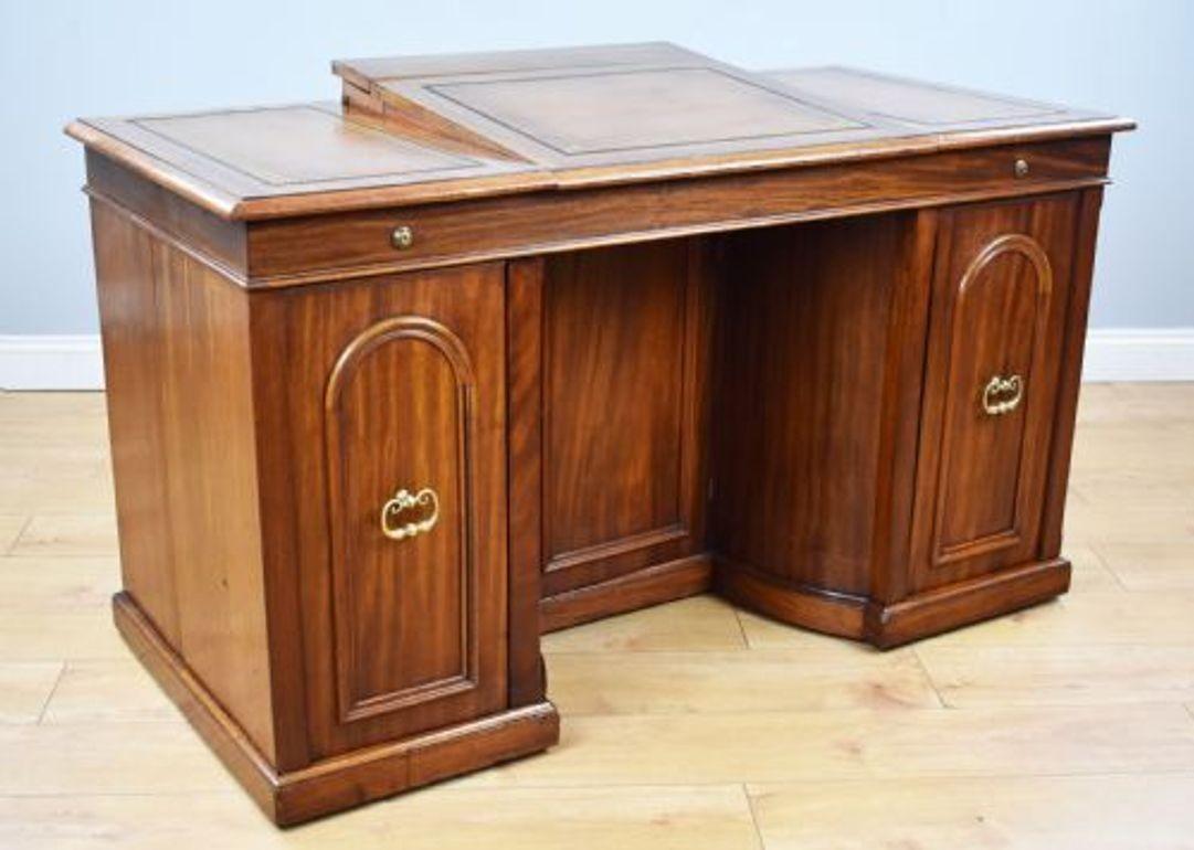 Victorian Mahogany Kneehole Desk (1 of 13)