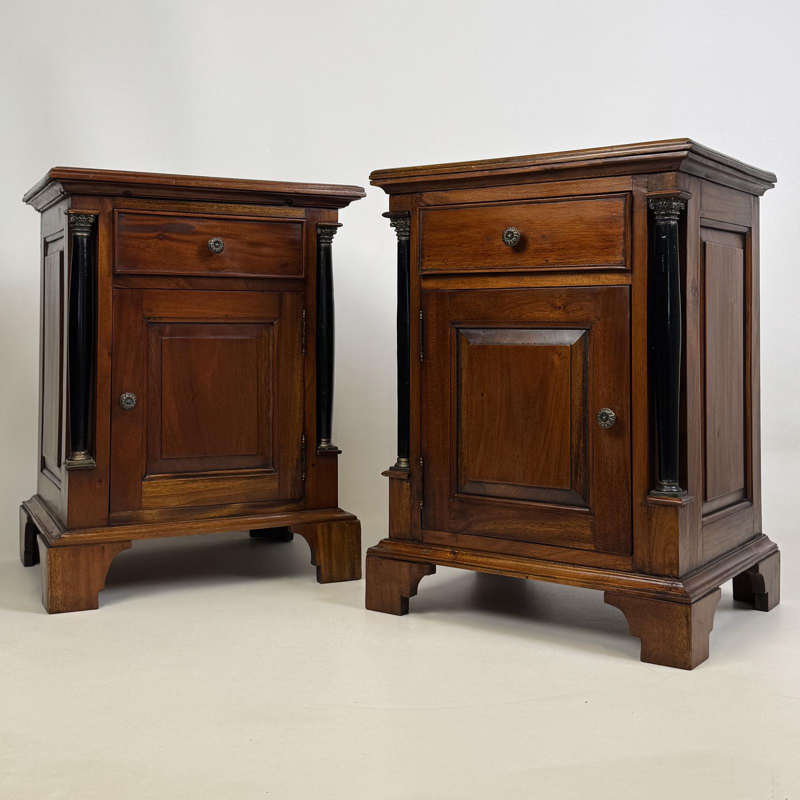Vintage 20th Century Pair of Bedside Cabinets in Mahogany (1 of 13) Vintage 20th Century Pair of Bedside Cabinets in Mahogany (1 of 13)