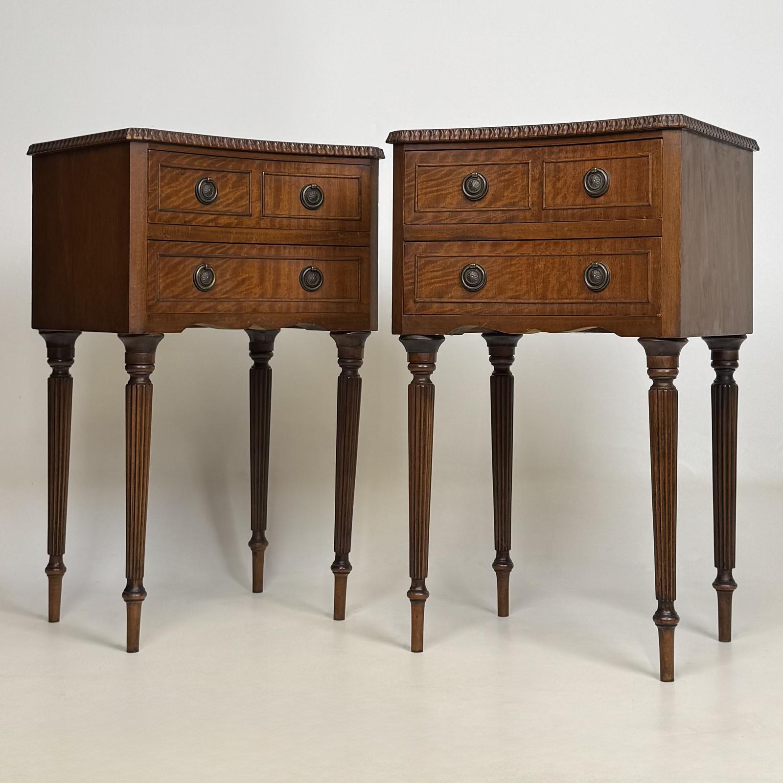 Antique 20th Century Pair of Mahogany Bedside Cabinets (1 of 12) Antique 20th Century Pair of Mahogany Bedside Cabinets (1 of 12)