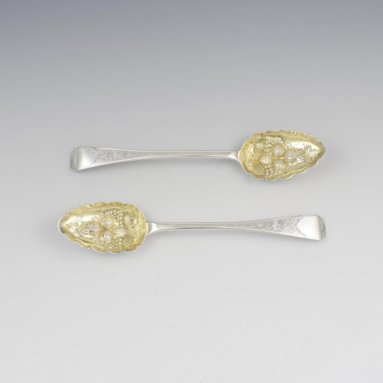 Pair of Irish Georgian Silver Serving Berry Spoons Dublin 1823 (1 of 5) Pair of Irish Georgian Silver Serving Berry Spoons Dublin 1823 (1 of 5)