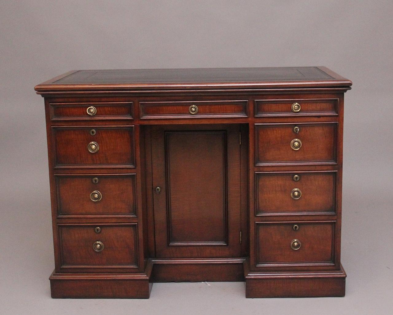 Early 19th Century Mahogany Kneehole Desk (1 of 11)