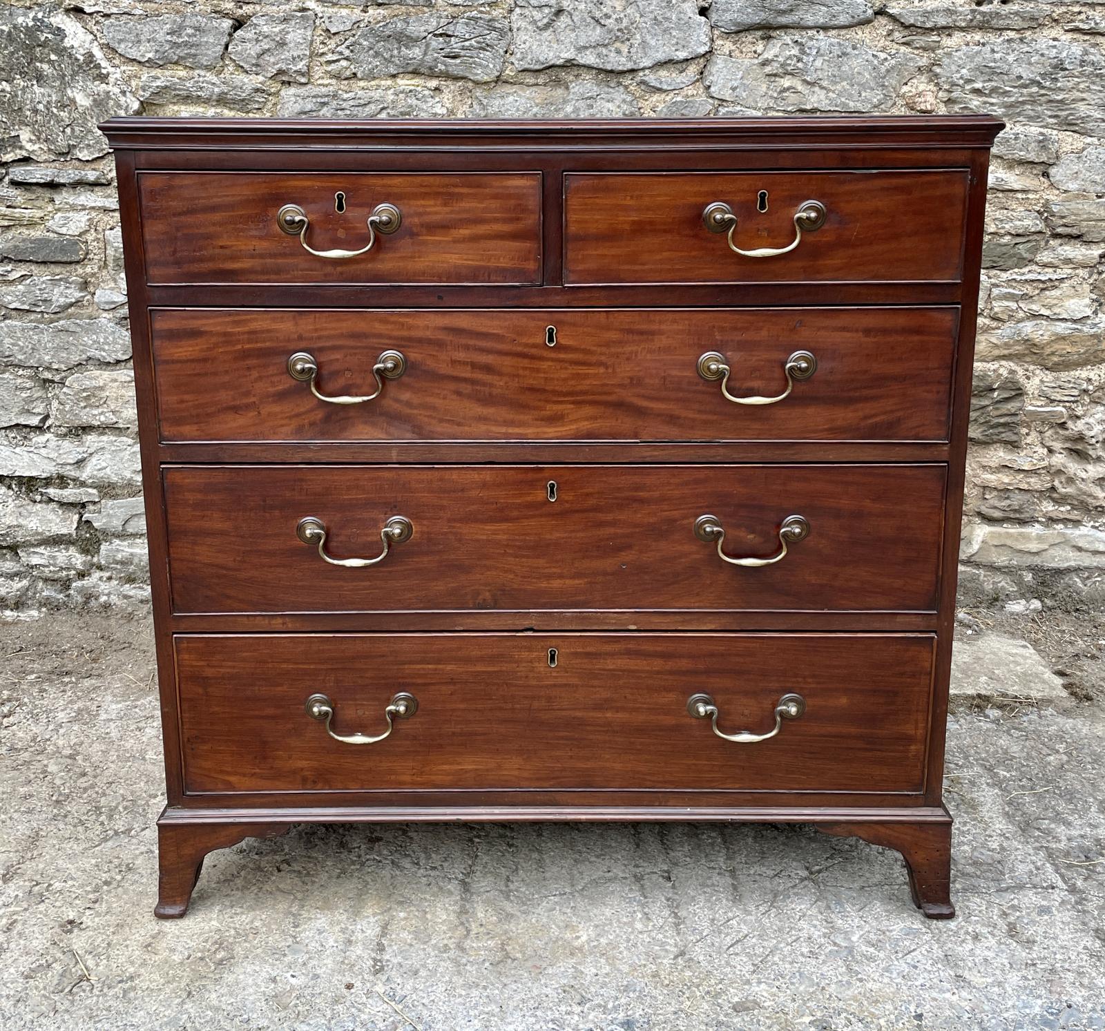 Small Georgian Mahogany Chest of Drawers (1 of 24) Small Georgian Mahogany Chest of Drawers (1 of 24)