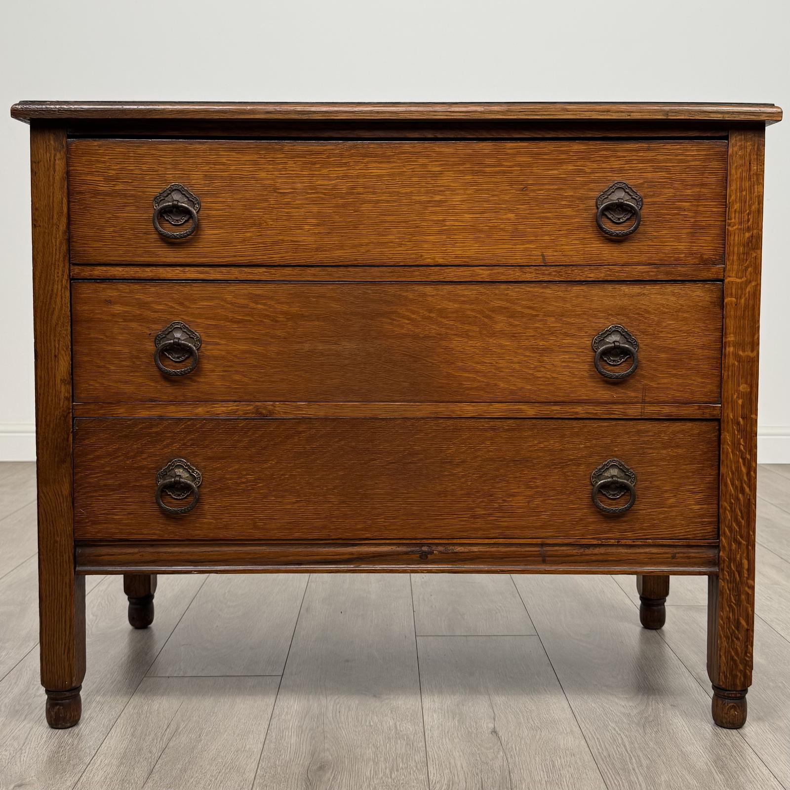 Antique 20th Century Chest of Drawers in Oak (1 of 11)