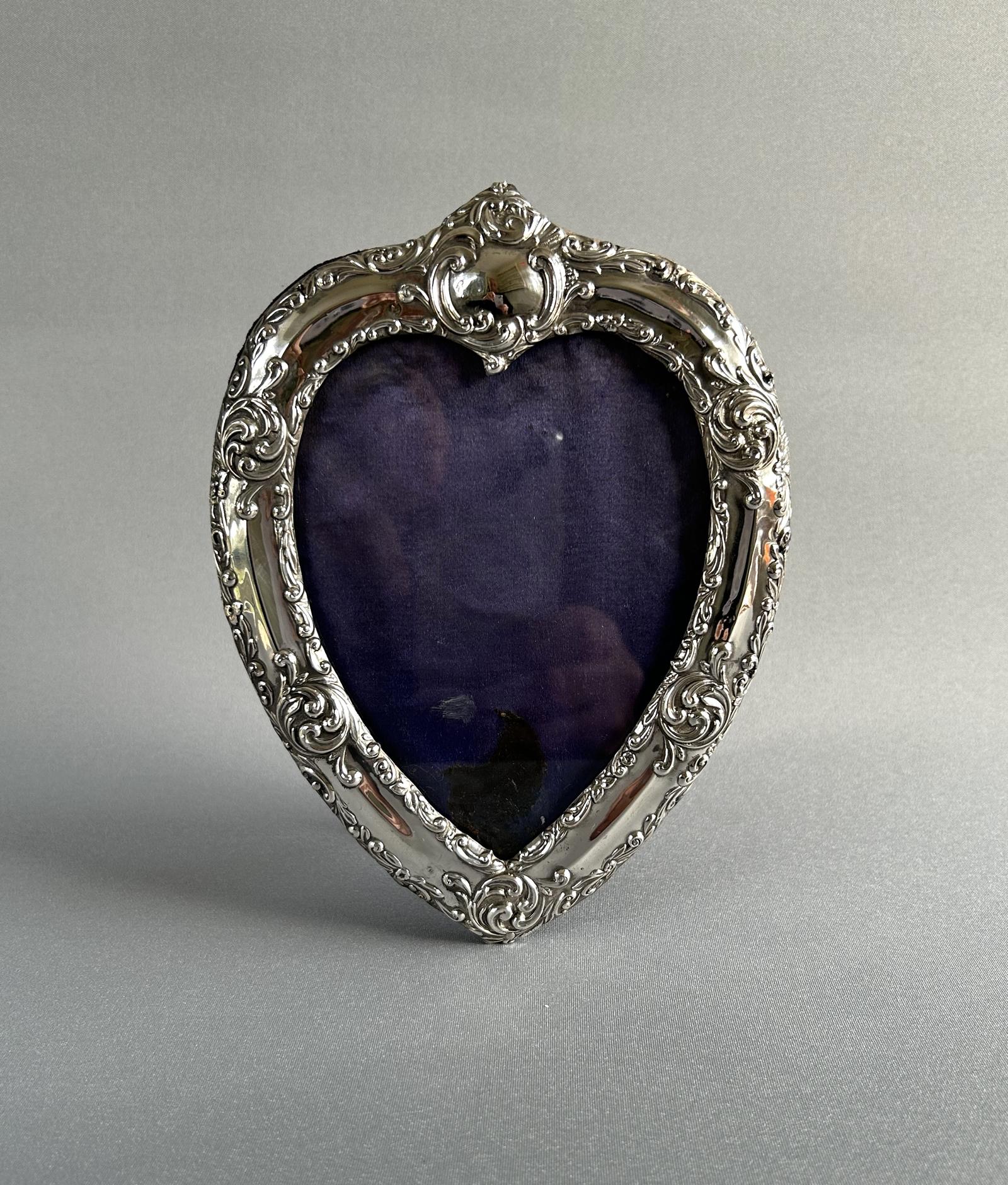 Lovely Victorian Heart Shaped Silver Photo Frame (1 of 6) Lovely Victorian Heart Shaped Silver Photo Frame (1 of 6)