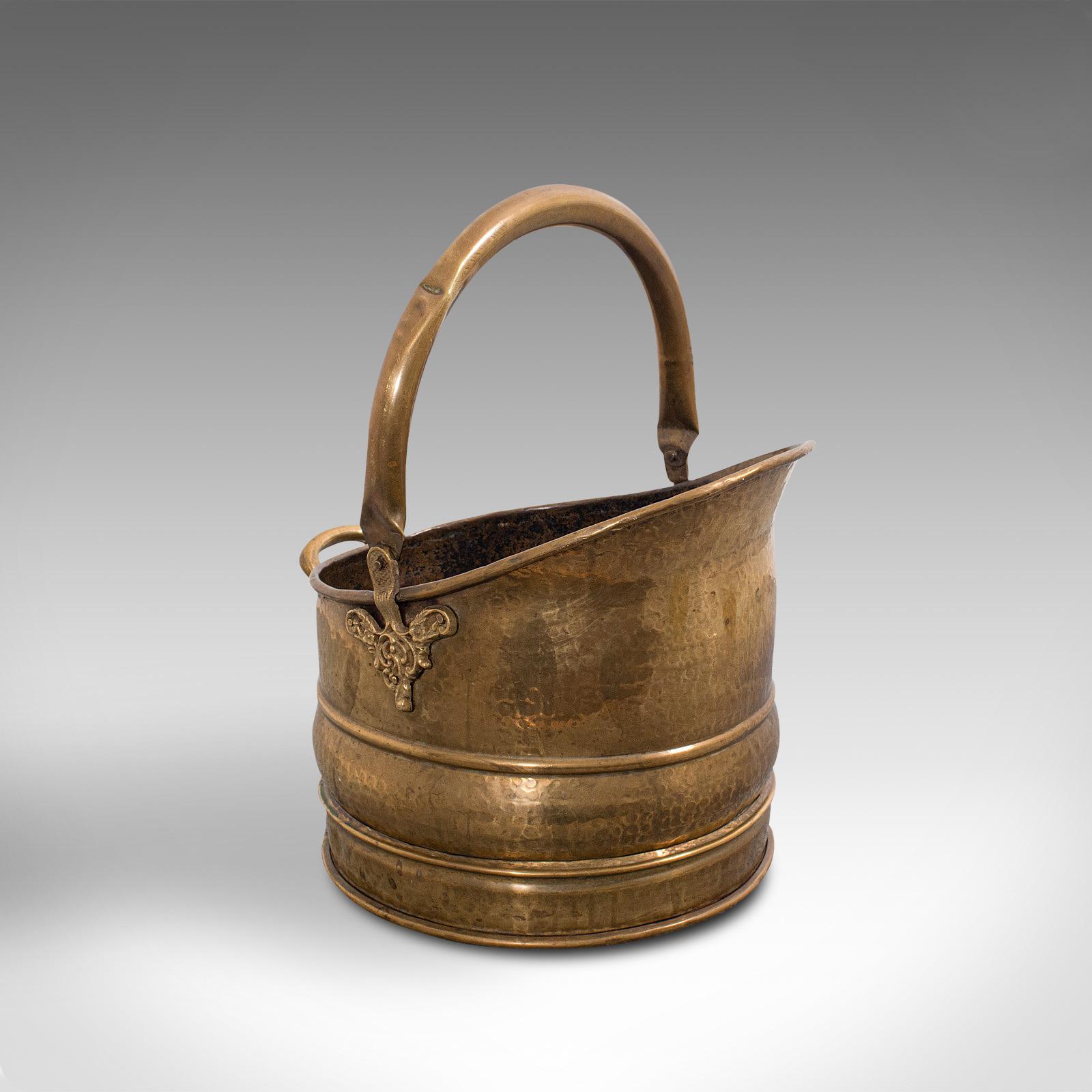 Antique Fireside Bucket, English, Brass, Coal, Log, Scuttle, Victorian c.1900 (1 of 12) Antique Fireside Bucket, English, Brass, Coal, Log, Scuttle, Victorian c.1900 (1 of 12)