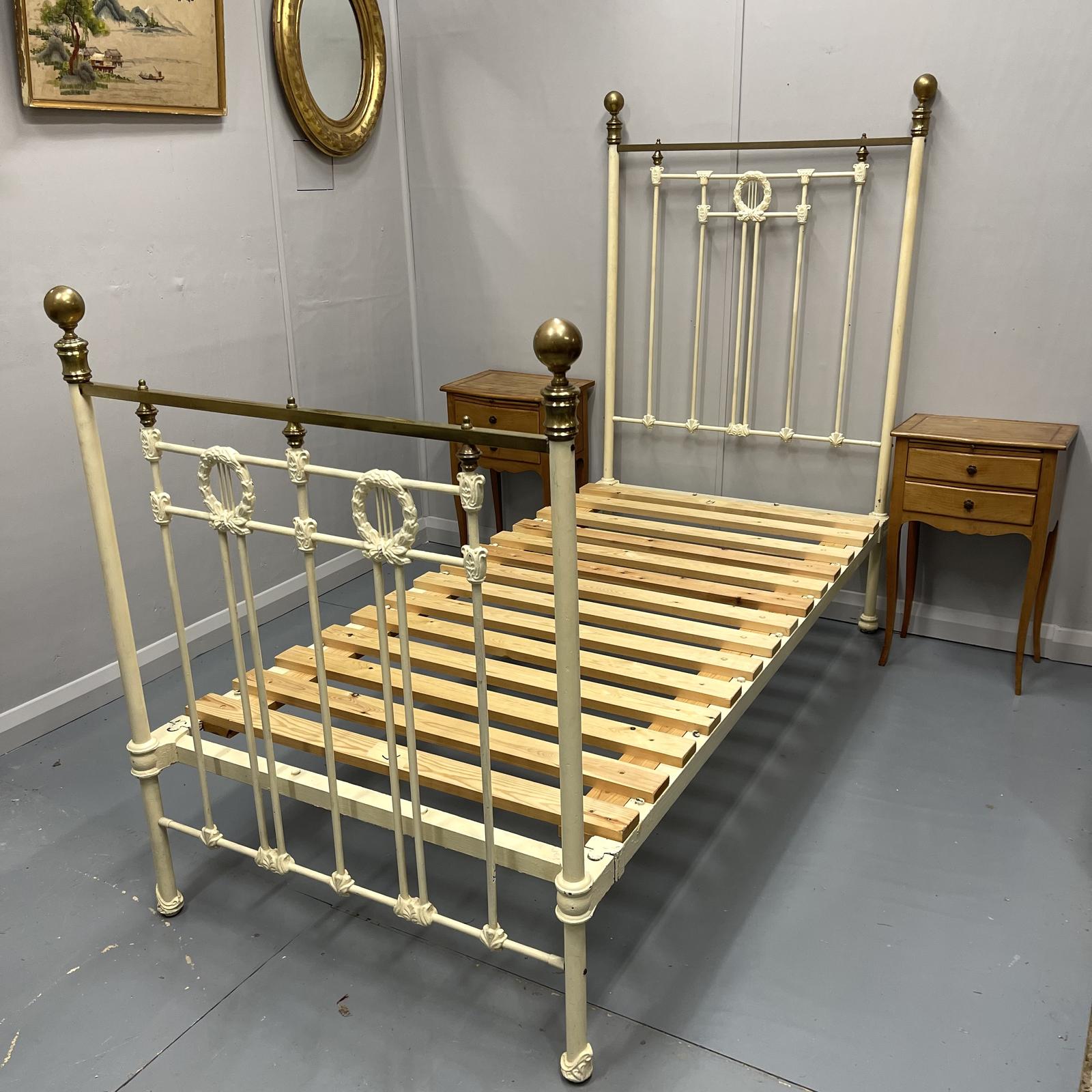 Single Painted Brass & Iron Victorian Bed with Slats (1 of 8) Single Painted Brass & Iron Victorian Bed with Slats (1 of 8)