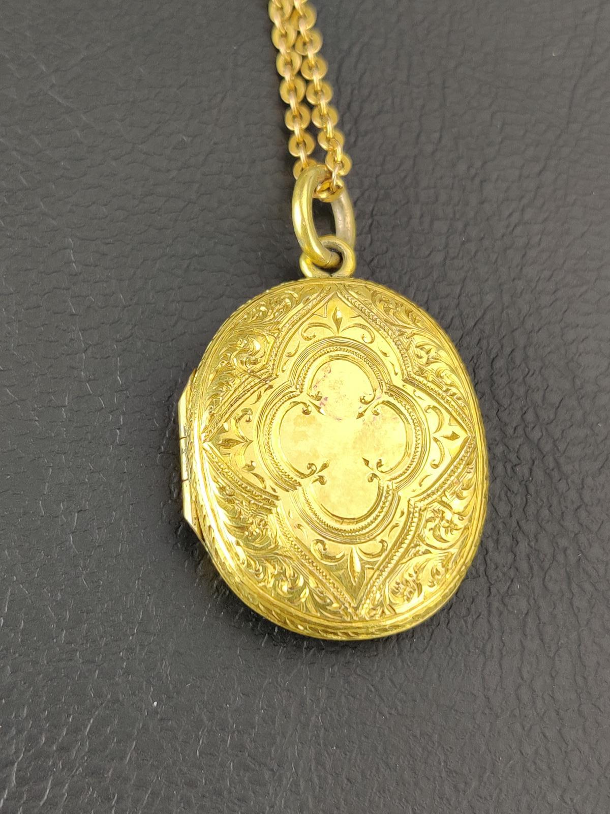 Gold Locket & Chain (1 of 7)