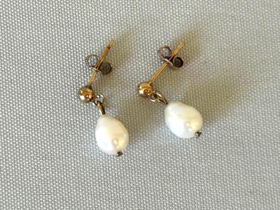 Pair of Vintage 9ct Gold & Freshwater Pearl Drop Earrings (1 of 5) Pair of Vintage 9ct Gold & Freshwater Pearl Drop Earrings (1 of 5)