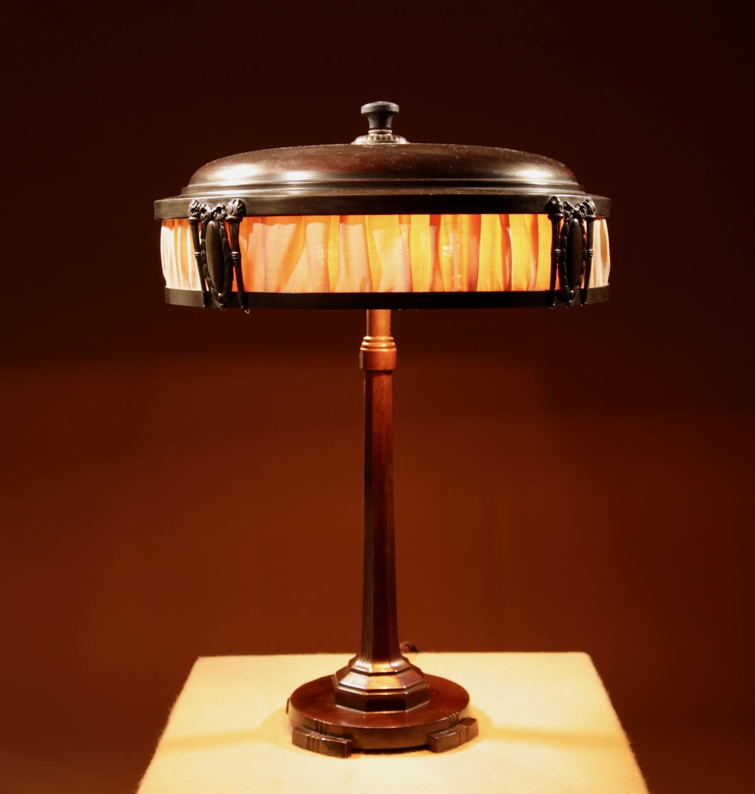 Jugendstil / Art Deco Very Stylish Table Lamp Possibly North American (1 of 11)