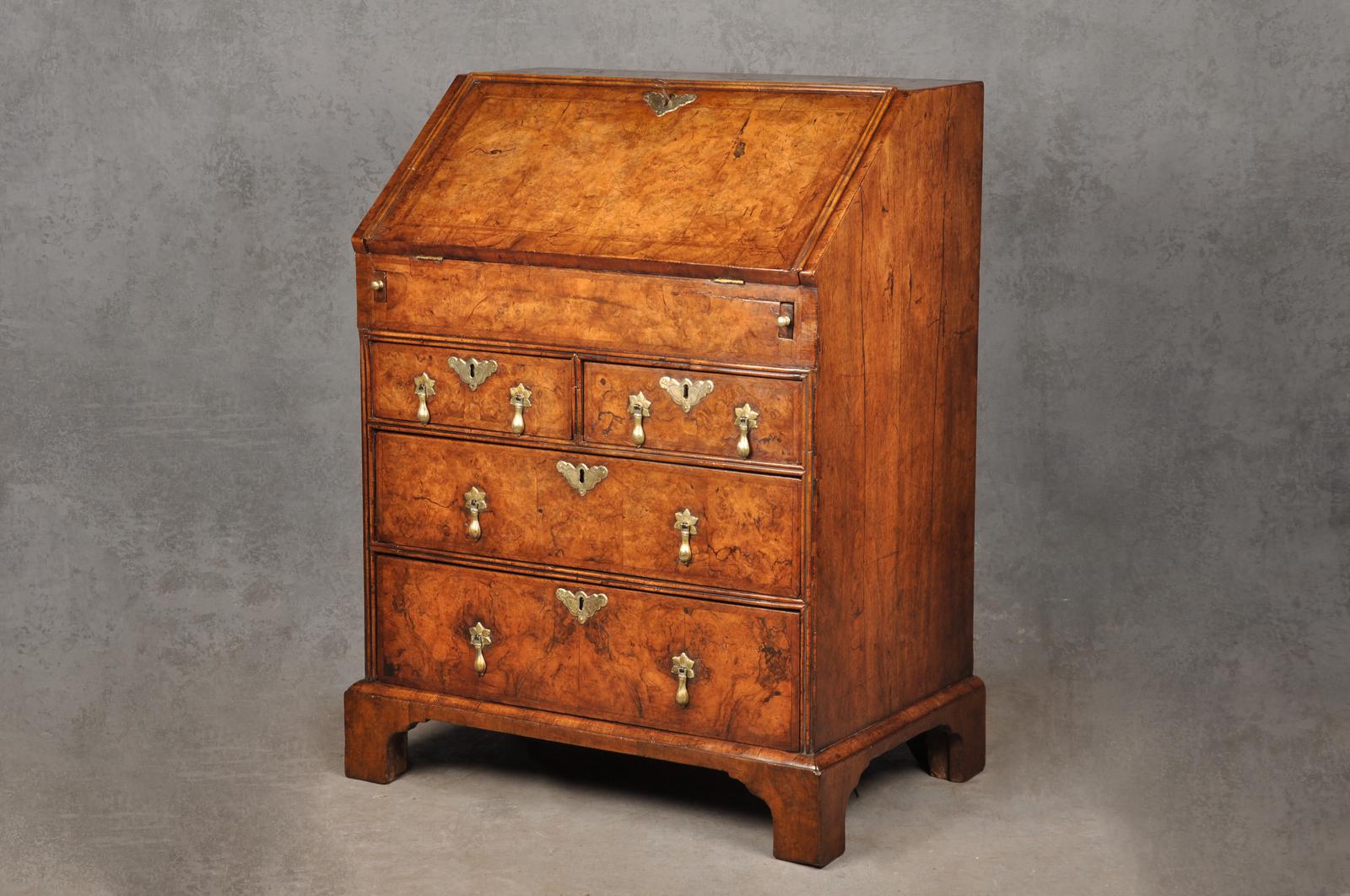 Small Early 18th Century Burr Walnut Bureau (1 of 15)