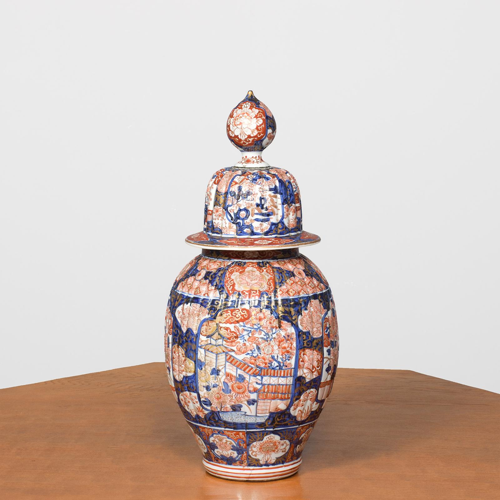 Large Fluted and Lidded Imari Vase with Quality Hand-painted Decorations, in Perfect Condition (1 of 6) Large Fluted and Lidded Imari Vase with Quality Hand-painted Decorations, in Perfect Condition (1 of 6)