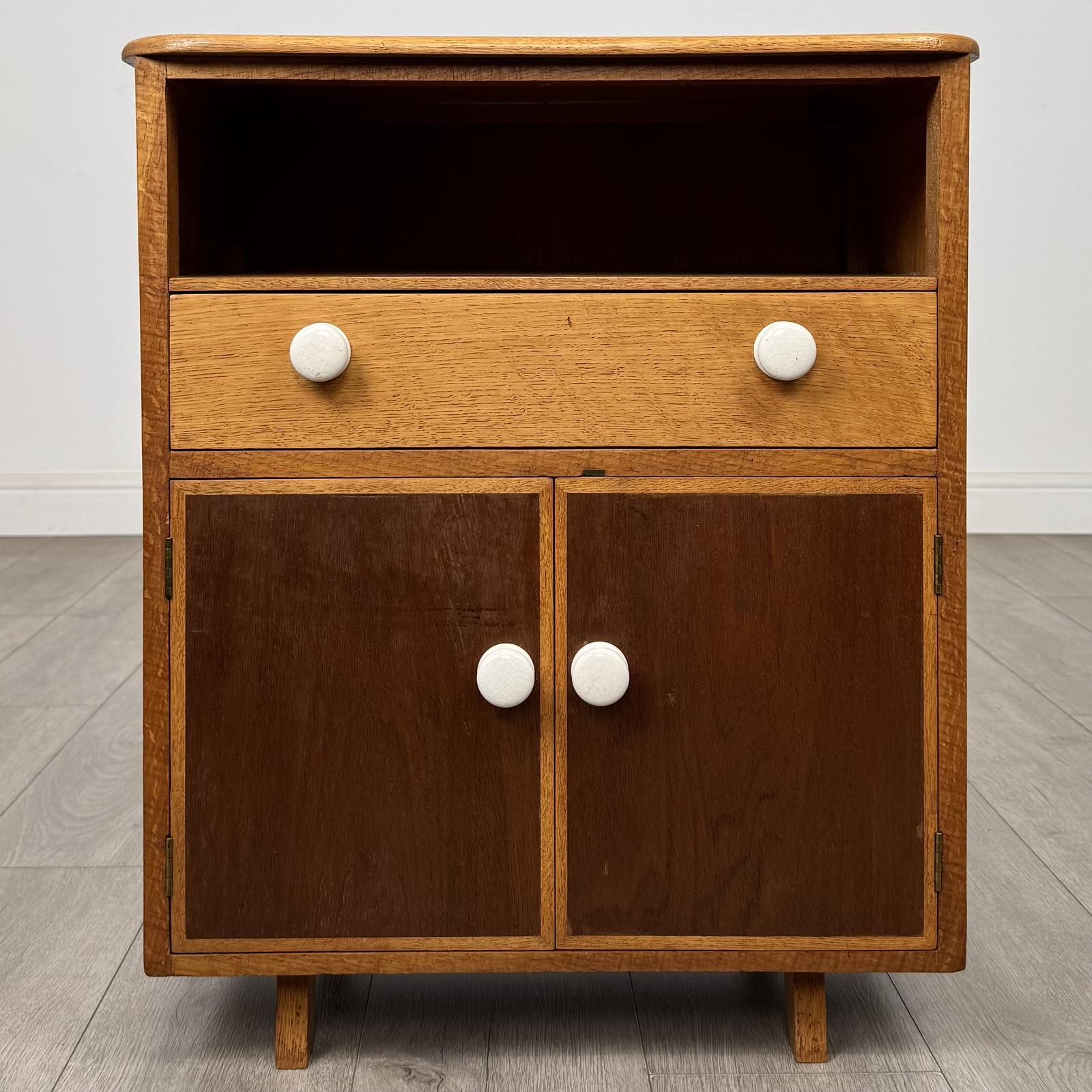 Vintage 20th Century Small Good Quality Cupboard In Oak (1 of 12) Vintage 20th Century Small Good Quality Cupboard In Oak (1 of 12)