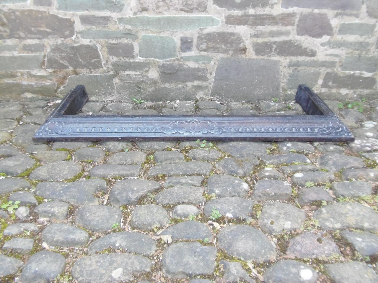 Arts & Crafts Large Cast Iron Fender (1 of 9)