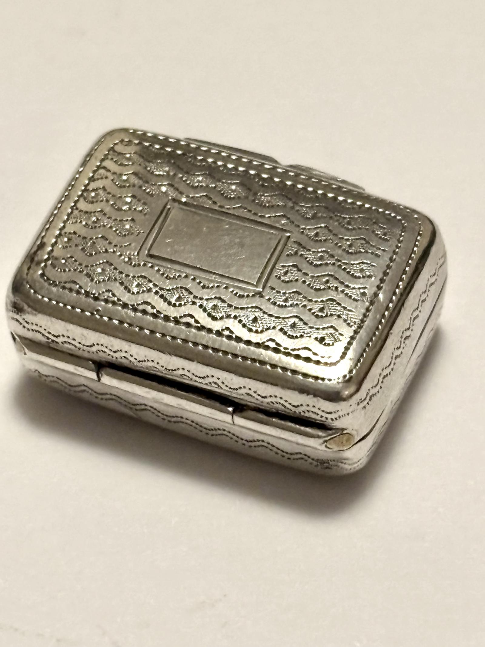 George III Silver Gilt Vinaigrette Birmingham 1817 John Shaw (1 of 10)