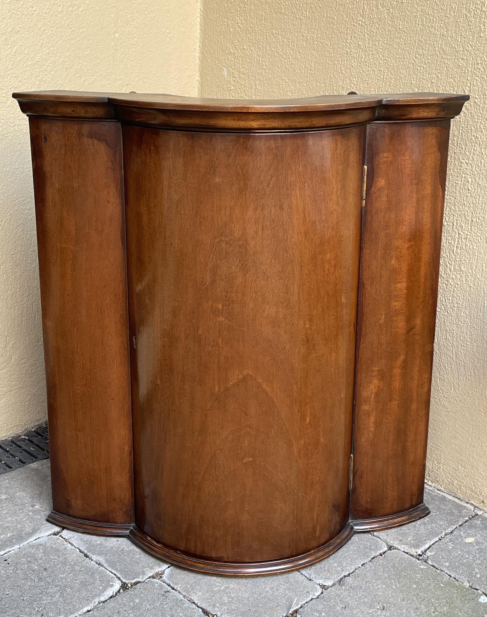 Late 19th Century Mahogany Corner Cupboard (1 of 5) Late 19th Century Mahogany Corner Cupboard (1 of 5)