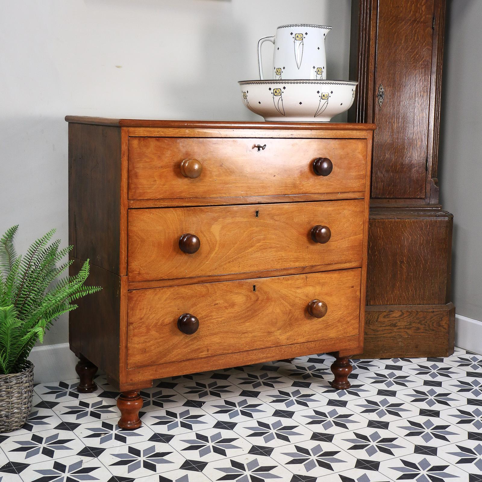 Antique Chest of Drawers 3 Graduated Drawers Splits in Two for Tight Spaces (1 of 17) Antique Chest of Drawers 3 Graduated Drawers Splits in Two for Tight Spaces (1 of 17)