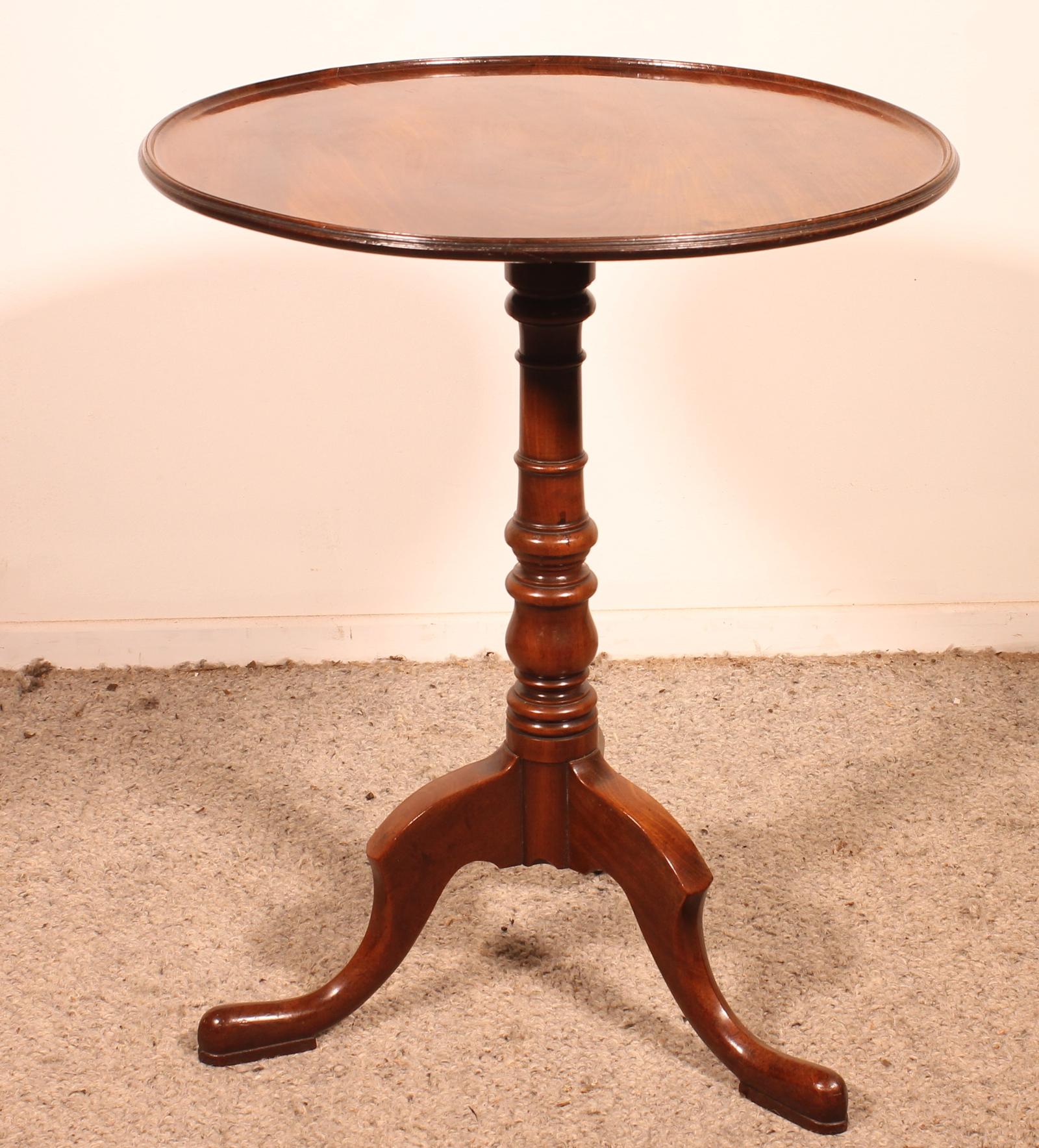 English Tripod Table in Mahogany c.1800 (1 of 10)