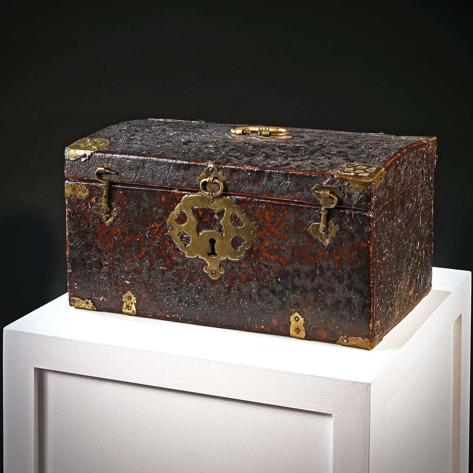 Late 17th Century Leather & Brass Travelling Box (1 of 11)