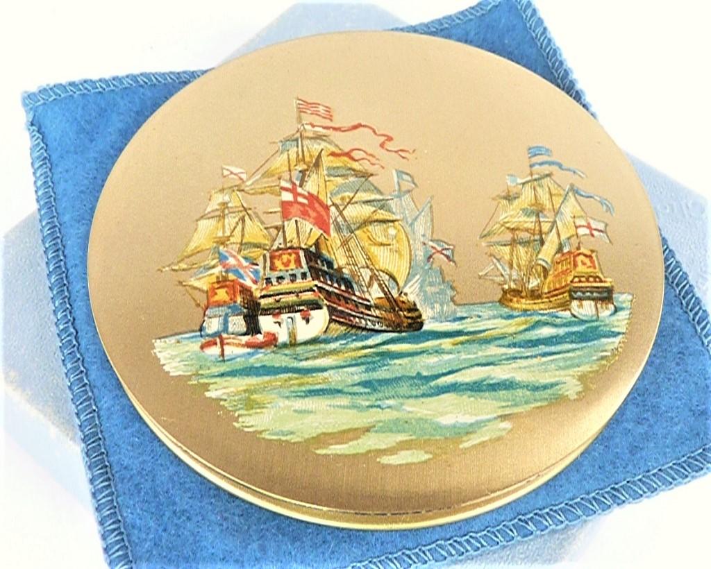 Unused Hand Painted 1940s Stratton Boat Powder Compact (1 of 10)