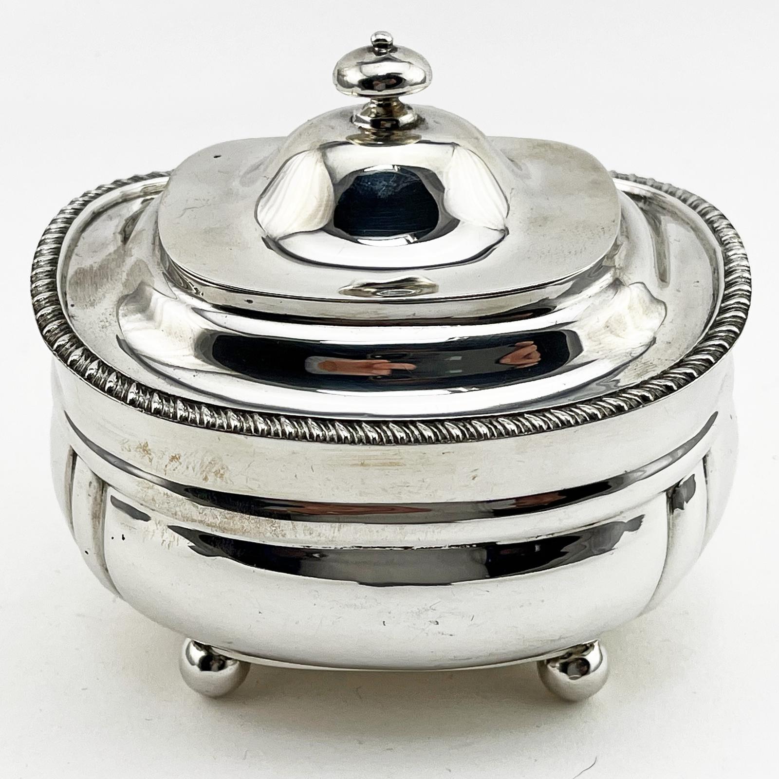 Good Quality and Stylish Sterling Silver Tea Caddy (1 of 8) Good Quality and Stylish Sterling Silver Tea Caddy (1 of 8)