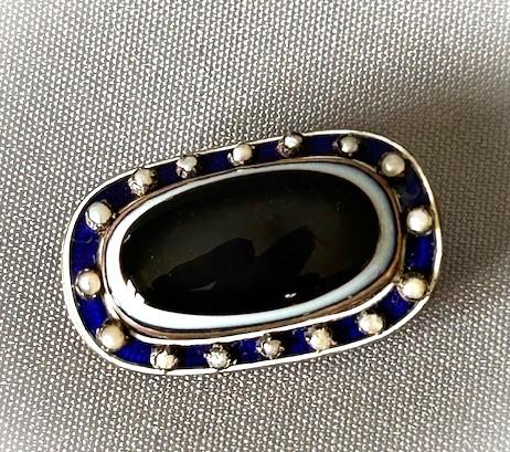 Victorian 15ct Gold Agate & Enamel Brooch (1 of 7) Victorian 15ct Gold Agate & Enamel Brooch (1 of 7)