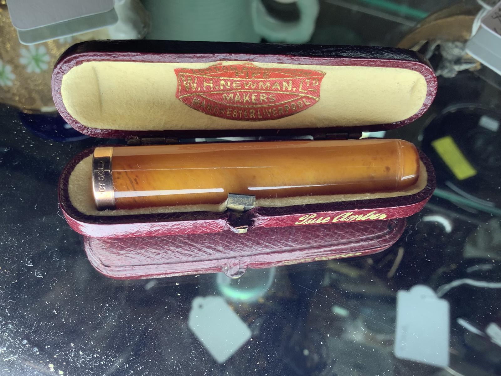 Gold Rimmed Amber Cigarette Holder in Case 1930s (1 of 3)