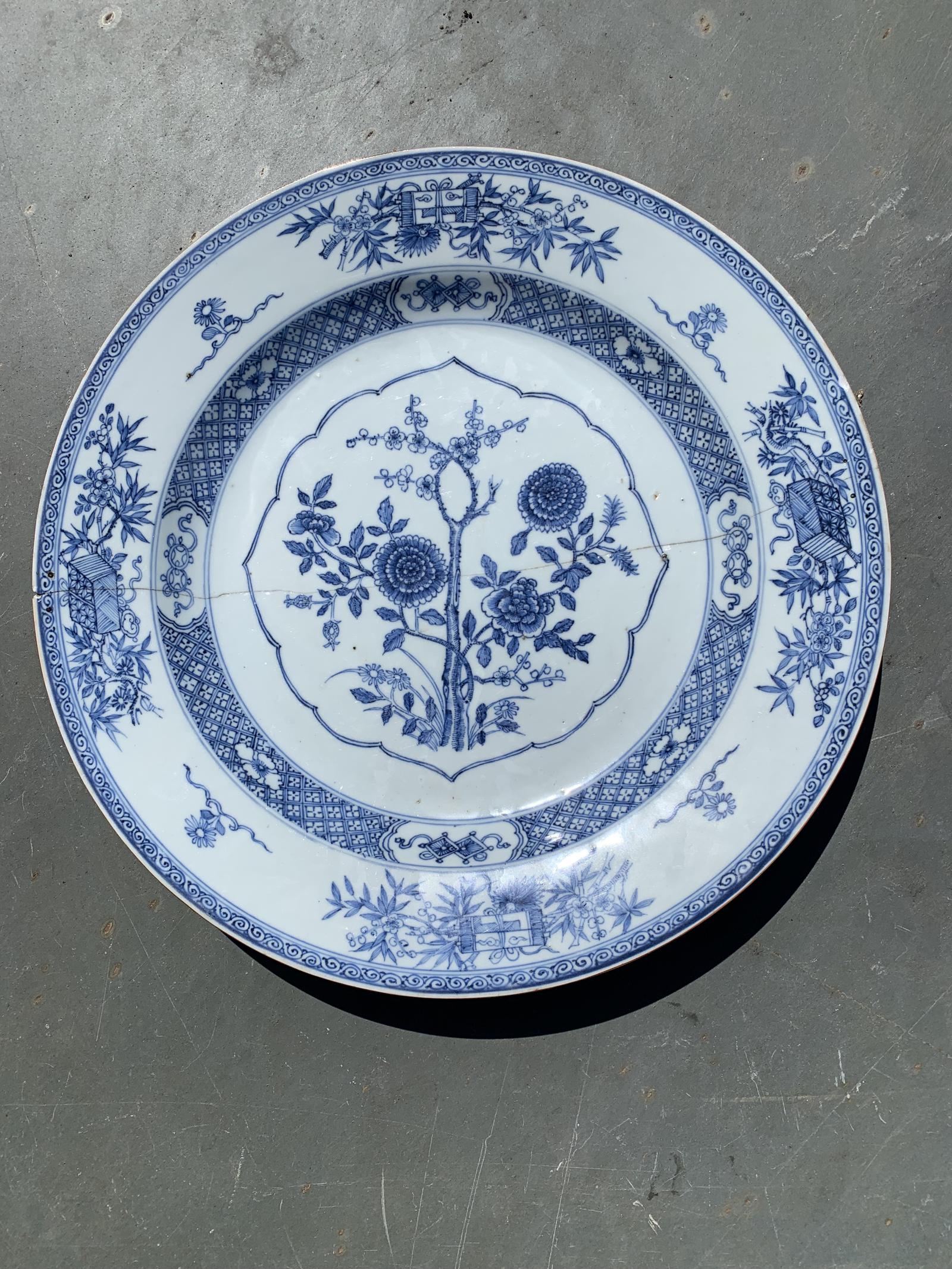 Chinese Early 19th Century Serving Plate (1 of 14)