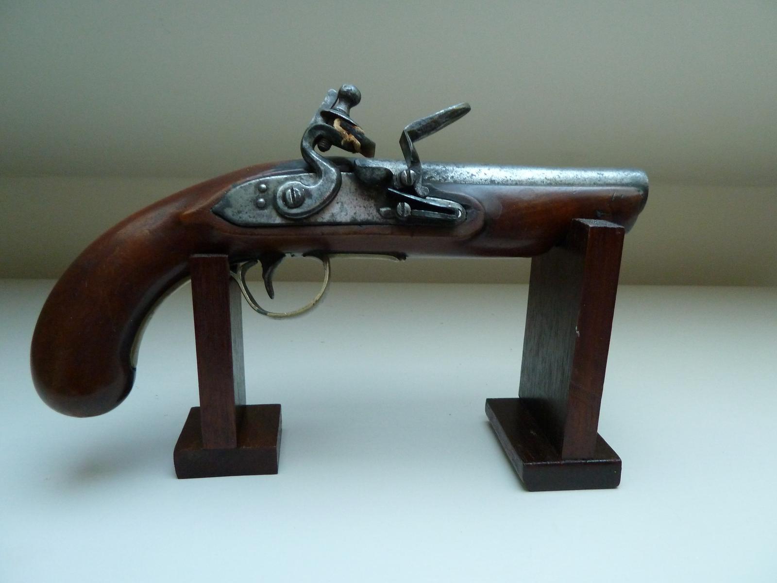ANTIQUE FLINTLOCK PISTOL (1 of 13)
