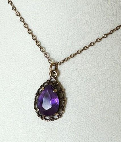Vintage 9ct Gold & Amethyst Pendant Necklace (1 of 6) Vintage 9ct Gold & Amethyst Pendant Necklace (1 of 6)