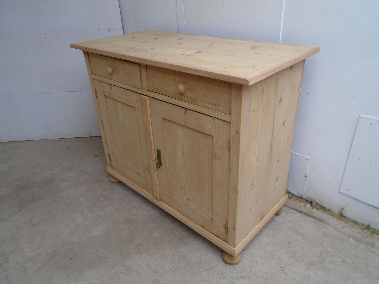 Plain Wide Victorian Antique Pine Kitchen Dresser Base to wax / paint (1 of 9) Plain Wide Victorian Antique Pine Kitchen Dresser Base to wax / paint (1 of 9)