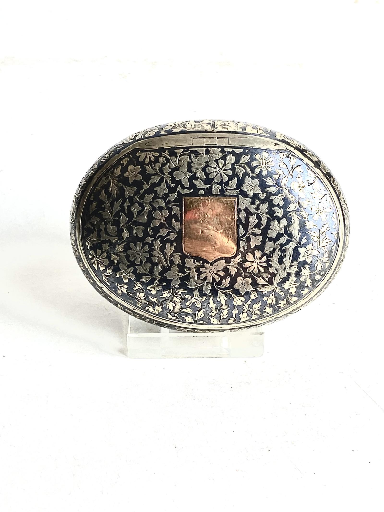 Oval Niello Snuff Box (1 of 5)