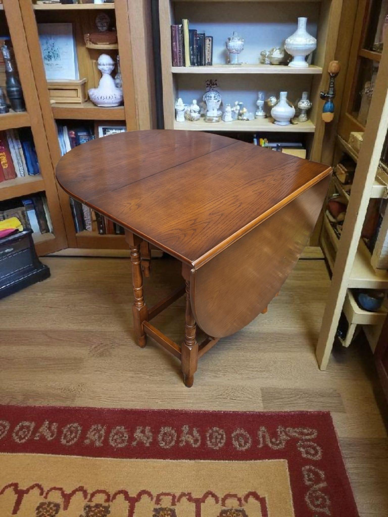 Vintage Oak Drop Leaf Dining Table / Seats 4–6 c.1960 (1 of 8)