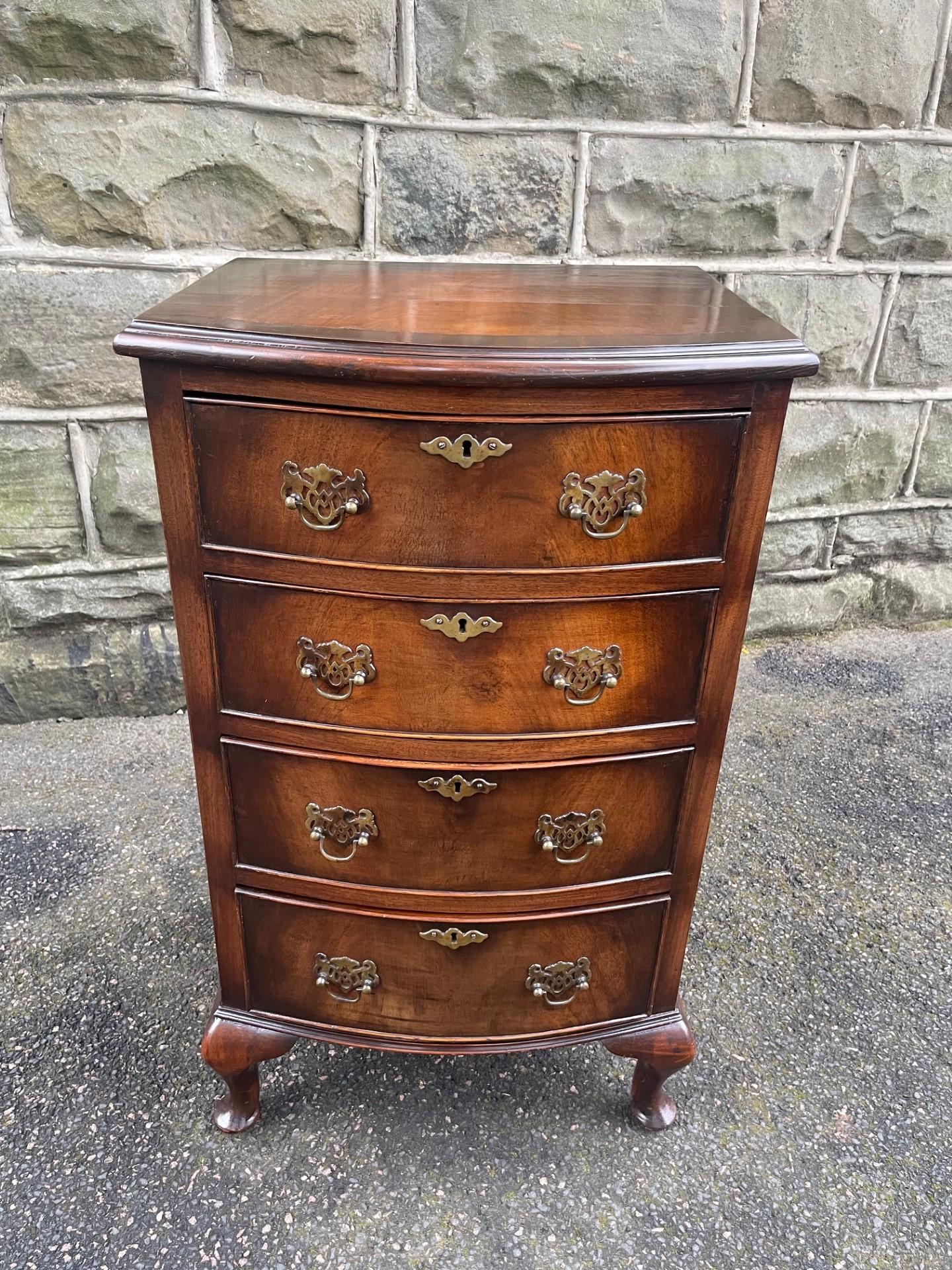 Quality Walnut Bedside Chest of Drawers (1 of 8) Quality Walnut Bedside Chest of Drawers (1 of 8)