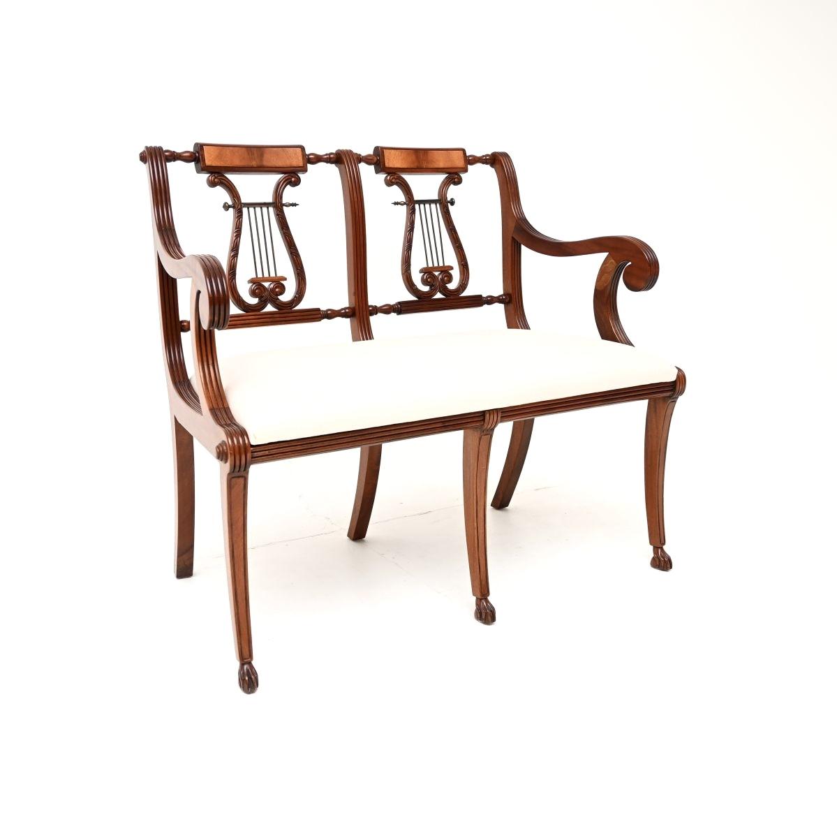 Settee - main image