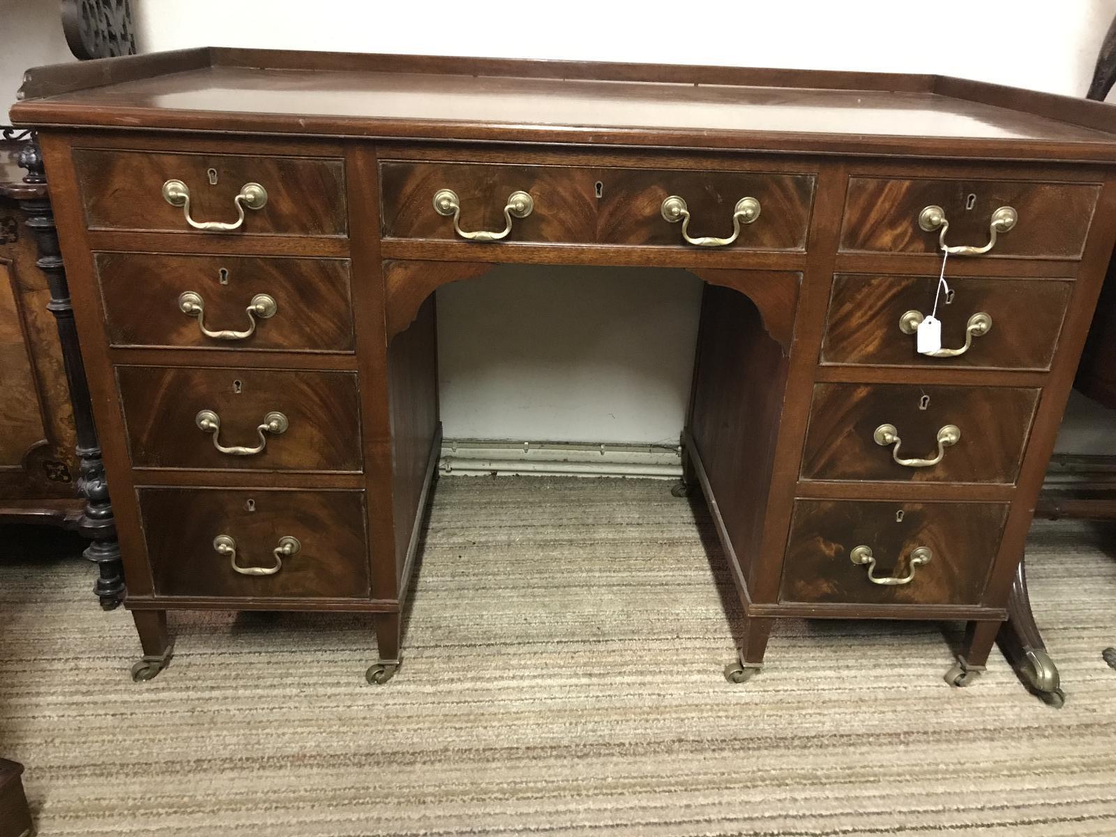 Flame Mahogany twin pedestal desk (1 of 1) Flame Mahogany twin pedestal desk (1 of 1)
