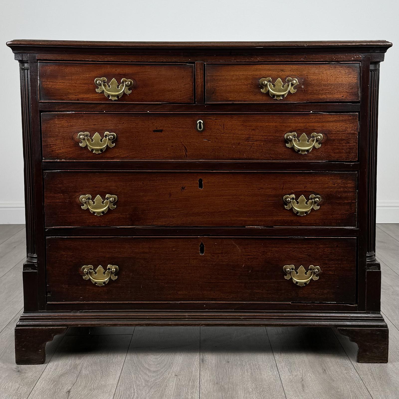 Antique 18th Century Small Chest of Drawers in Mahogany (1 of 11)