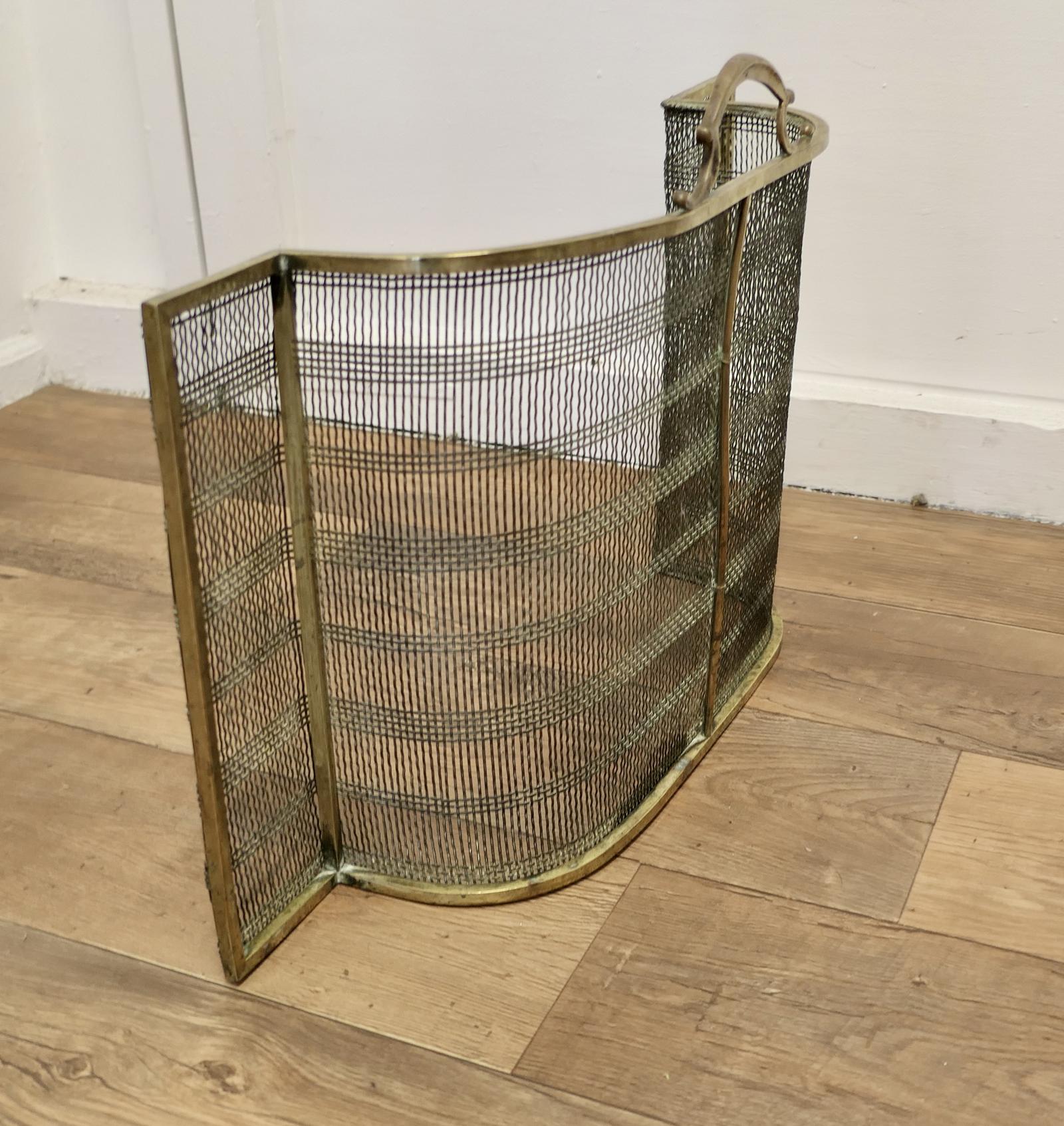 A Victorian Bowed Brass Nursery Fire Guard (1 of 5)