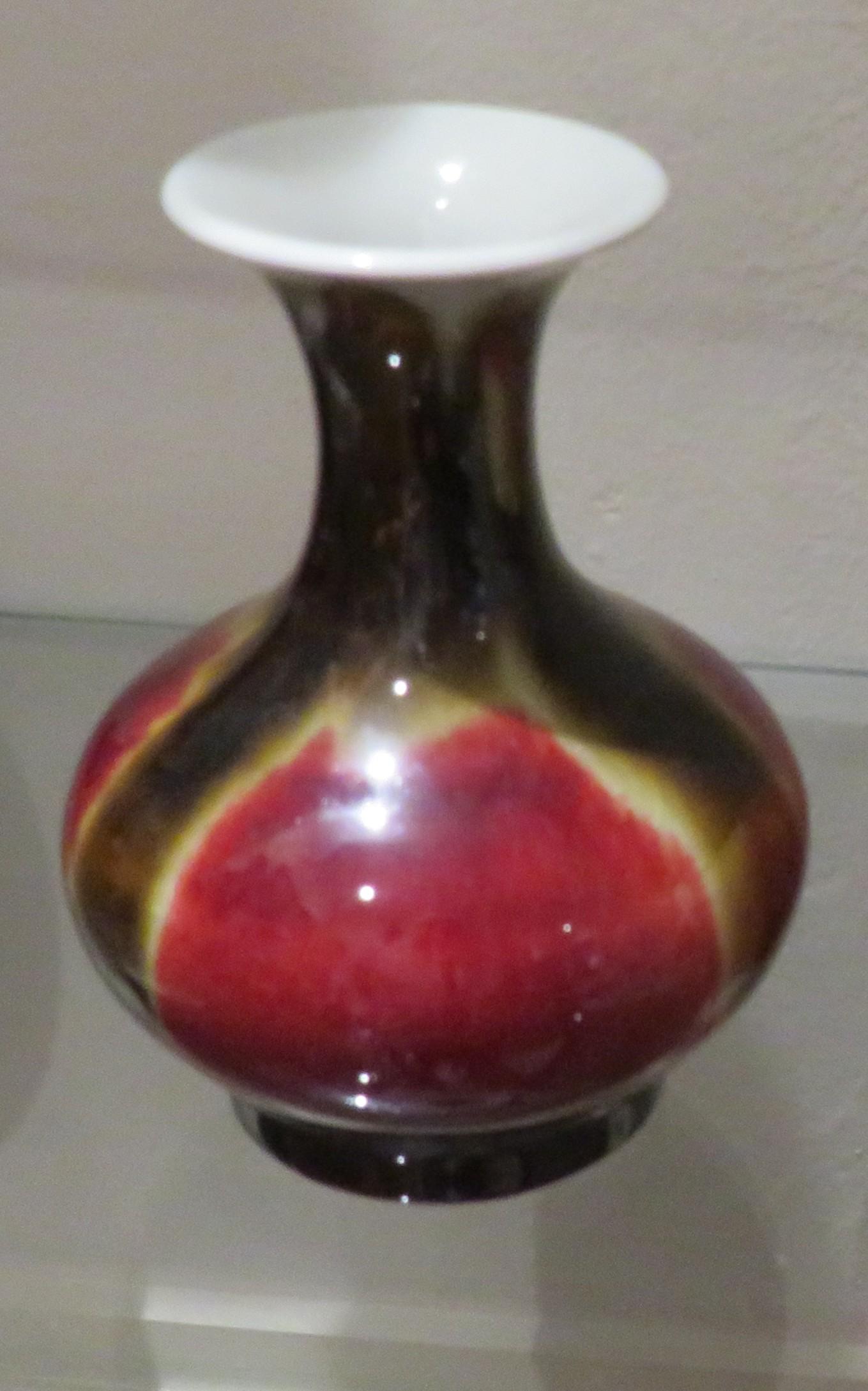 CHINESE SQUAT SLENDER NECKED VASE (1 of 3)