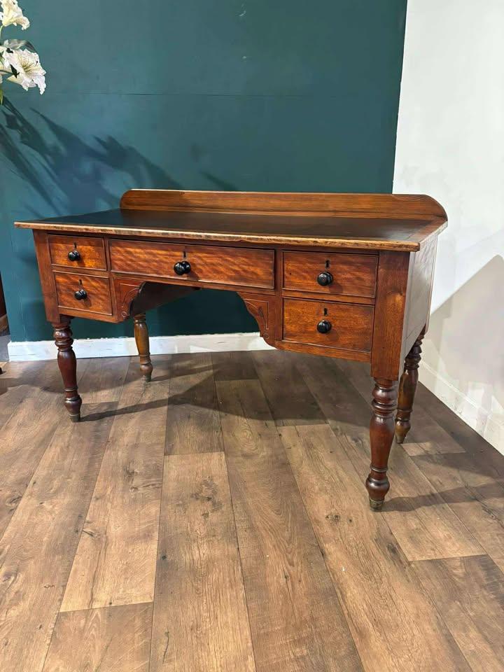 19th Century Mahogany Desk (1 of 17) 19th Century Mahogany Desk (1 of 17)